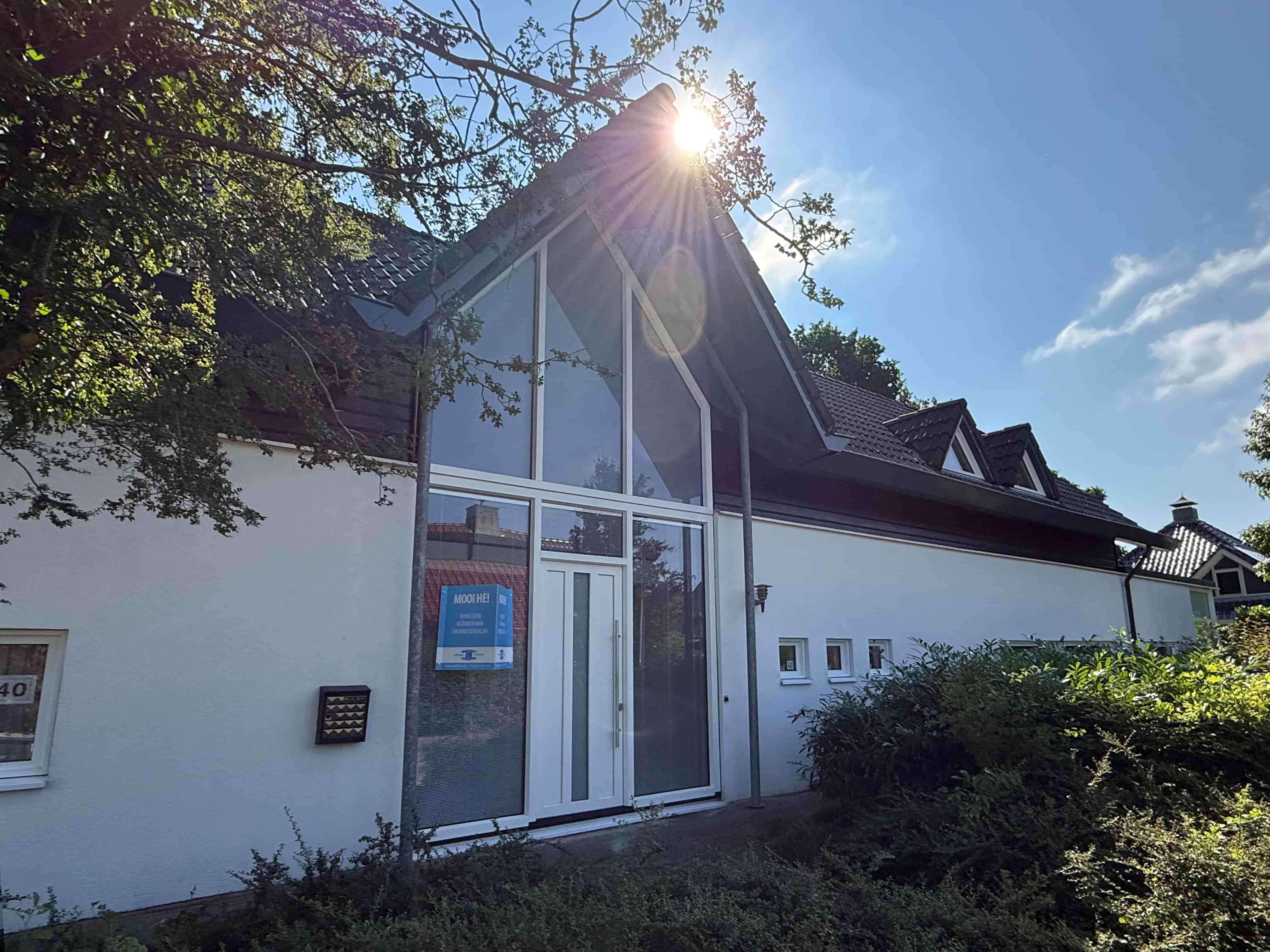 voorkant-woning-kunststof-voordeur